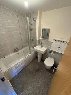 Spacious 2 bedroom house - Bedford - 1