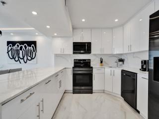 Luxury Oceanfront Condo Magnificent Views 701 - Miami Beach - 1