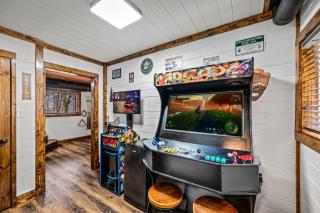 1mile downtown, Handicap Ramp, Hot Tub, Game Room - Gatlinburg - 3