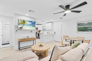 Modern Luxe Hideaway - Dania Beach - 5
