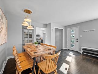 Stylish and Bright 3Bd Home, Amazing Deck, Game Room, Free Parking - 1