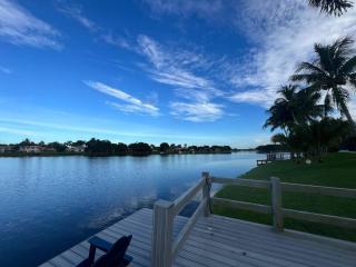 Stunning House with Beautiful Lake View - Wellington - 9