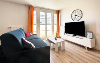 Cartier Disney 7min Train 6min Paris parking - 5