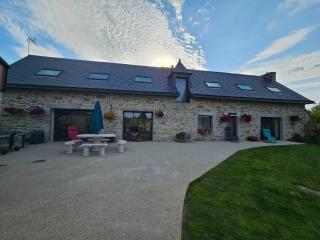 Gîte à la campagne avec piscine intérieure - Bourbriac - 8
