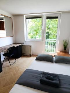 City Center 4-Person Apartment - 8