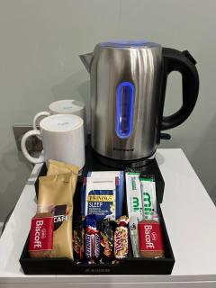 Modern suite - Feltham - 5