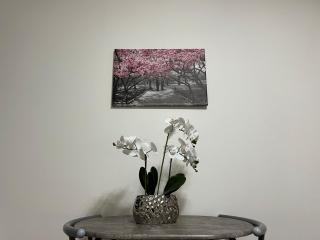 Modern suite - Feltham - 3