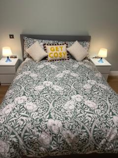 Modern suite - Feltham - 9