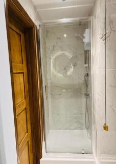 Luxury 4 Bedroom Apartment - 7