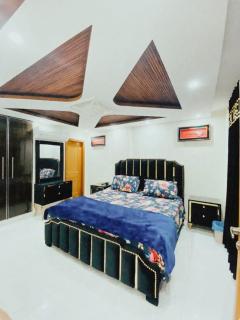 Luxury Apartment in Bahria Town, Lahore - Lahore - 9