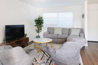 Alhambra 5 Unit Apartment Complex! - Alhambra - 1