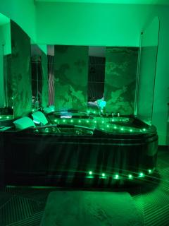 GDAŃSK CHMIELNA PRESTIGE HOME SPA apartments with luxury JACUZZI and SAUNA! Selected apartments also feature a MASSAGE CHAIR and HIMALAYAN SALT WALL with COLOR THERAPY SALT FOREST - Gdańsk - 5