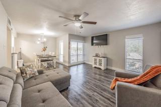Walk to AT&T stadium, KING BED! Close 2 Everything - Arlington - 7