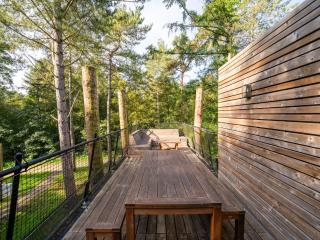 Treeloft with Perched Terrace by Belvilla - - 0