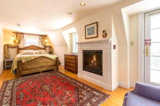 Private Tavern, Hot Tub, 8-Fireplaces, Spa Baths, Fire Pit, Baths Ensuite - Shop or Ski! - Landgrove Town Center - 2