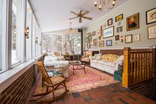Private Tavern, Hot Tub, 8-Fireplaces, Spa Baths, Fire Pit, Baths Ensuite - Shop or Ski! - Landgrove Town Center - 8