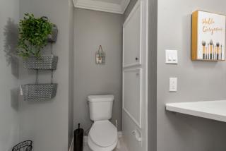 Urban Retreat 1BR with Free Park - 9