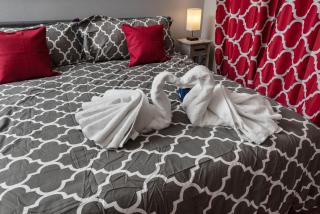 Urban Retreat 1BR with Free Park - 4
