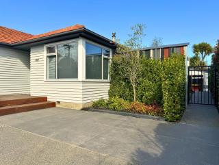 Private Family City Retreat, Sleeps 8 - Christchurch - 1