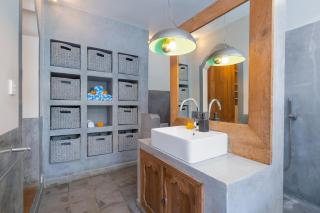 Villa Tap - Private 6BR Tropical Paradise Minutes to the Beach - Canggu - 2