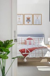 Stunning unit-perfect location - Gold Coast - 6