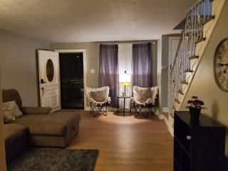 Tranquility Room by the Airport -Shared space - 4