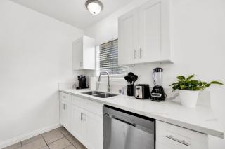 Cozy Elegant Oasis With Parking - Los Angeles - 9