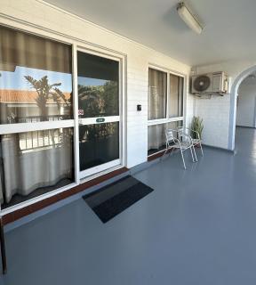 Light & Bright Apartment, 5 minute walk to the Beach - 1
