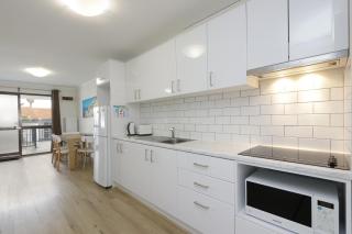 Light & Bright Apartment, 5 minute walk to the Beach - Perth - 6