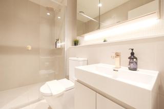 Central Melbourne 1br1ba Apt With Balcony - 3