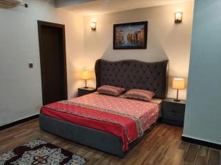 Luxurious Family Entire Apartment in Madina Tower - Islamabad - 5