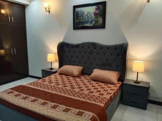 Luxurious Family Entire Apartment in Madina Tower - Islamabad - 1