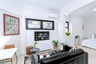 GLE18 Glebe Gem Chic Studio Apartment in Prime Location - 0