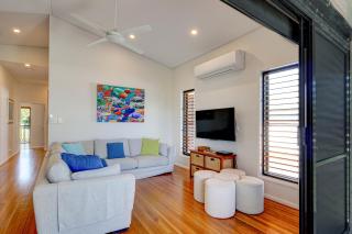 Frangipani Place - Absolute Beachfront - 1