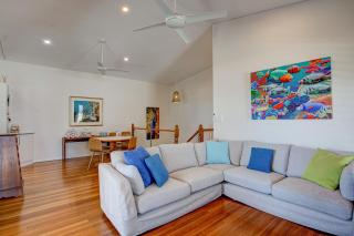 Frangipani Place - Absolute Beachfront - South Mission Beach - 3