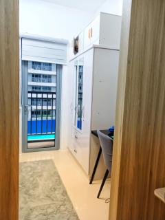 Fame Residence Tower 1 Cozy Hotel Style 1 Bedroom with Balcony pool View - Manila - 8