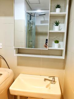 Fame Residence Tower 1 Cozy Hotel Style 1 Bedroom with Balcony pool View - Manila - 7