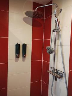 Séjour en famille chez l'habitant dans longère, 2 chambres double avec berceau et possibilité lit pliant 1 personne, relais motard, Nespresso à disposition dans chambre - 4