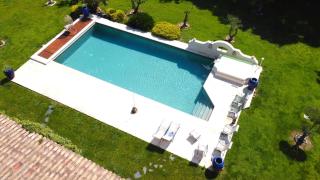 Belle villa provençale et dépendances dans un domaine de 2 Ha piscine, sauna, balnéo - Grans - 5
