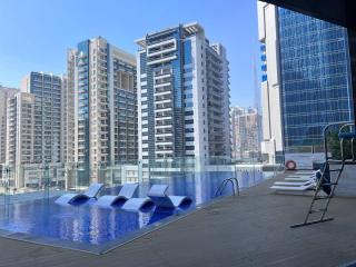 High Floor Studio with Burj Khalifa and Skyline View - 3