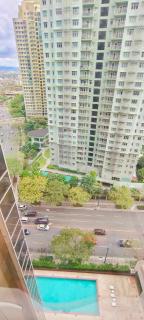 Elite Homestays Family-Friendly Condo Near Malls with Pool & Gym - Manila - 0