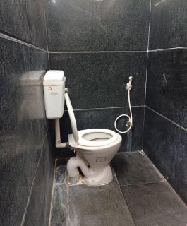 Haritha Apartments, Helpful Staff, Near Bus & Railway Station, Geyser, TV, Best priced Family-Only Apartments in Tirupati, Big Families, Groups Welcome - 2