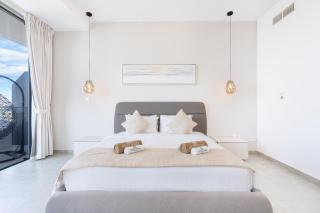 Central Lux Home with Stunning Views on 42nd Floor - Dubai - 8