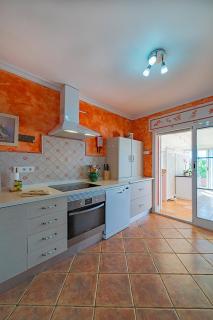 Apartamento amplio en primera linea playa Burriana , terraza grande con vistas al mar - Nerja - 2