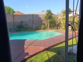 Ay Jay's Guesthouse - Bloemfontein - 2