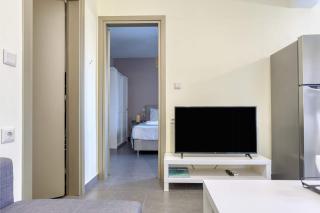 Cozy 1-Bedroom Boutique Apartment with a Patio - Heraklion - 1