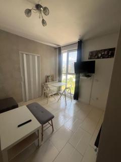 Cosy studio next to The Mall - 8