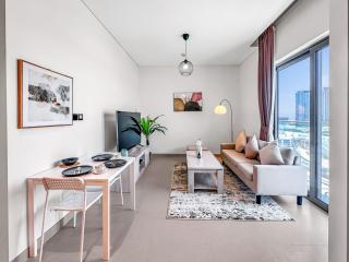 EaseMyTrip - Cozy and Elegant 1BR Apt with Large Pool and View - Dubai - 9