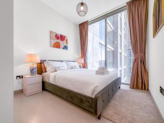 EaseMyTrip - Cozy and Elegant 1BR Apt with Large Pool and View - Dubai - 8