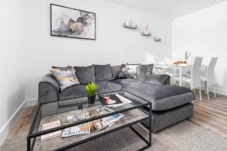 Two Bedroom Apartment - Balcony - Secure Parking - Top Rated - Underfloor Heating - 2MC - Birmingham - 1